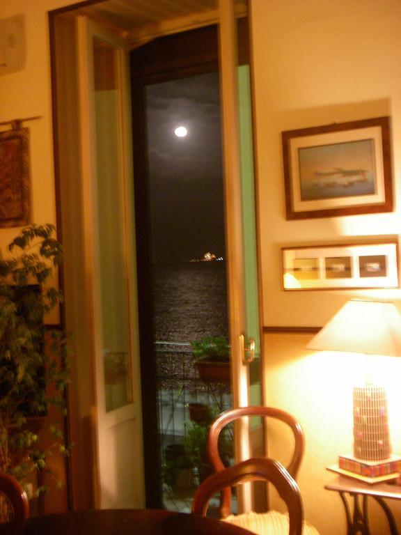 Bed And Breakfast Latomare Napoli Eksteriør billede